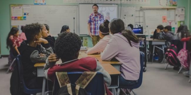 Students looking ahead at teacher